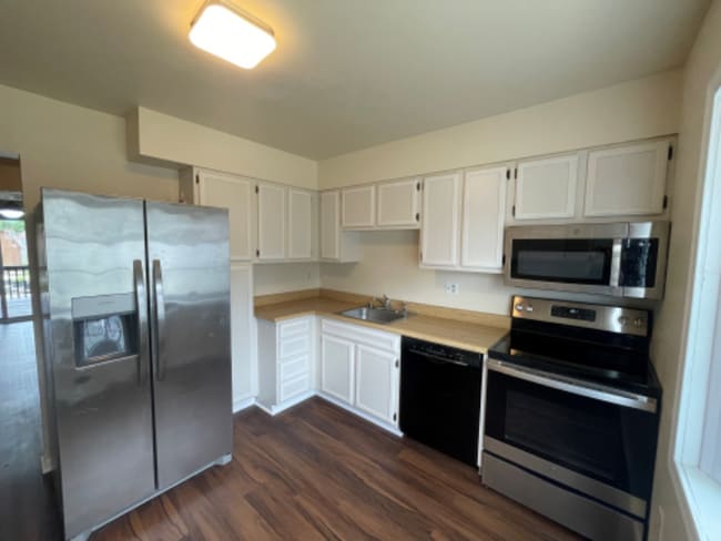 8234 Roanoke Ct, Severn, MD 21144 - photo 3