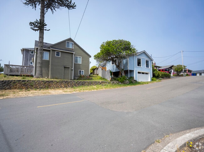 There are a lot of beautiful homes in the Salishan area.