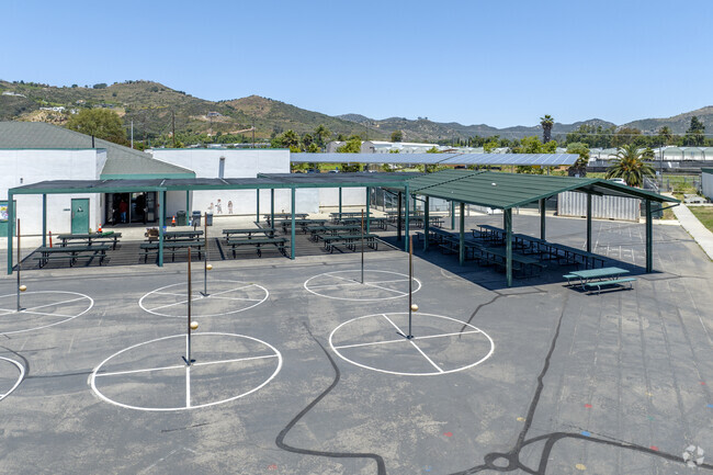 The lunch break area of the Twin Oaks Elementary School in San Marcos.
