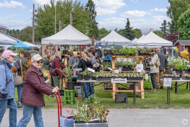 Lake McMurray residents attend Skagit Master Gardener Plant Fair every spring.