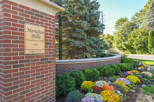 Meridian Hills Country Club offers the premier in relaxation and socialization to Indianapolis.