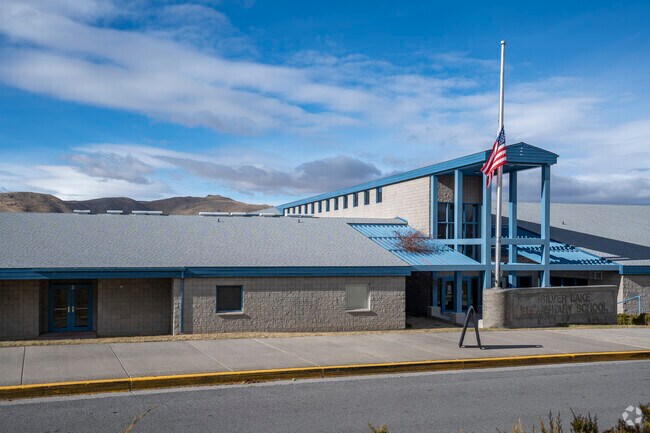 Silver Lake Elementary school earns a B from Niche.