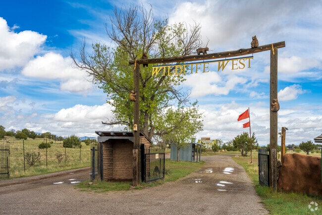 Edgewood’s Wildlife West Nature Park is a fun spot just minutes away from Sedillo.