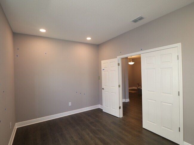 31316 Pendleton Landing Cir, Wesley Chapel, FL 33545 - photo 5