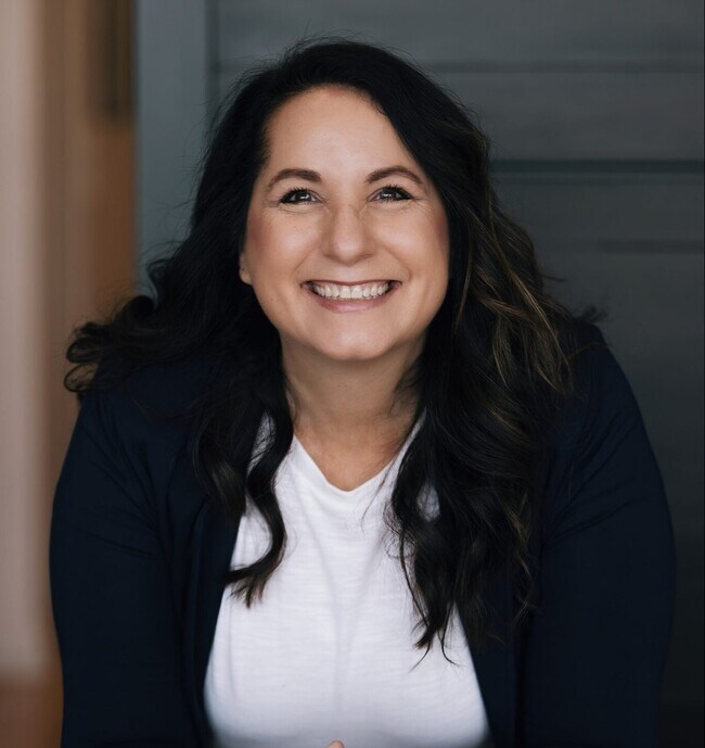 Angie Thiel