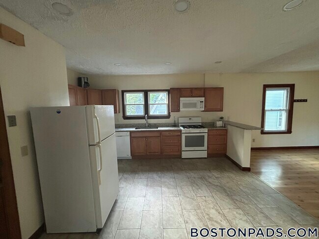 569 Main St unit 2, Medford, MA 02155 - photo 7