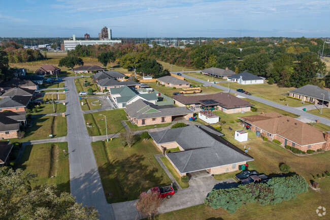 Debaillon Park has areas of newer development where Ranch-style homes are predominant.