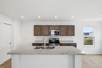 2015 Black Oak Dr, Shelbyville, IN 46176