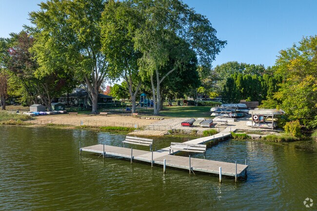 Residents of Loch Lomond can enjoy the private pier at the neighborhood's North Beach.