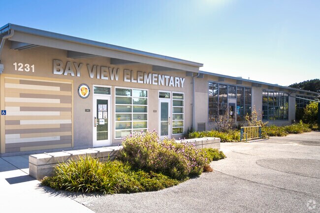 Bay View Elementary has the best classes in the Santa Cruz area.