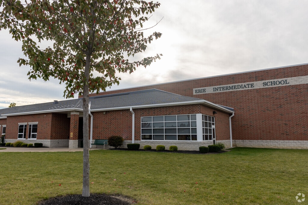 Erie Intermediate School provides education in the neighborhood of 
Ashtabula County.