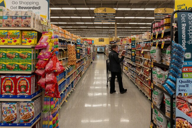 Kennedale residents enjoy grocery shopping at Albertson's.