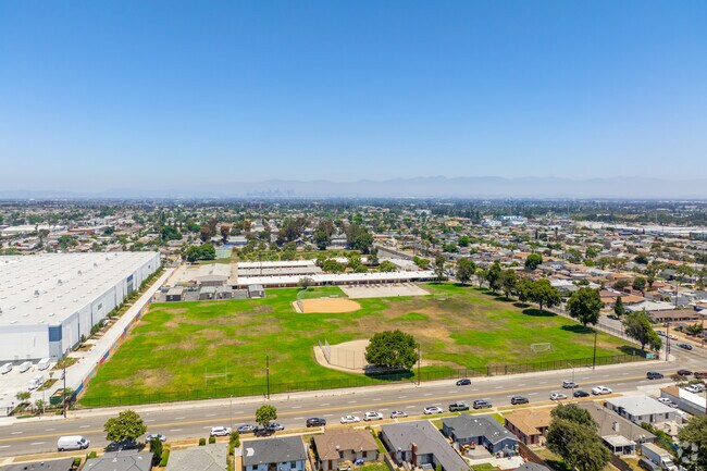 Ingenium Clarion Charter Middle School is locaed in Compton, CA.