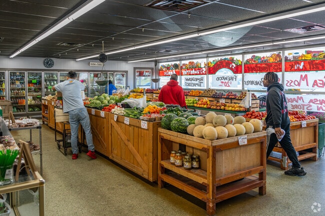 DeSoto locals enjoy shopping for produce and other goods at Farmers Delite Farmers Market.