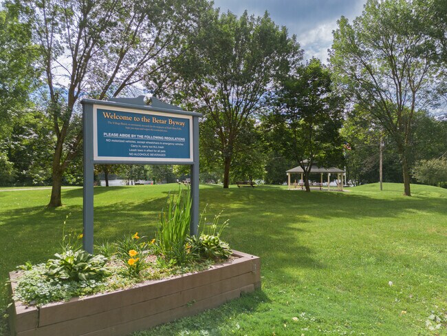 The Betar Byway doesn't allow motorized vehicles but emergency vehicles are allowed.