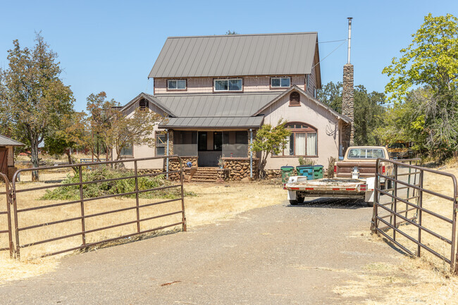 Livestock gates are common in Oak Run.