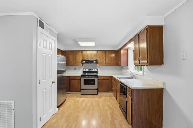 77 E Ridge Rd, MerriMacK, NH 03054 - photo 6