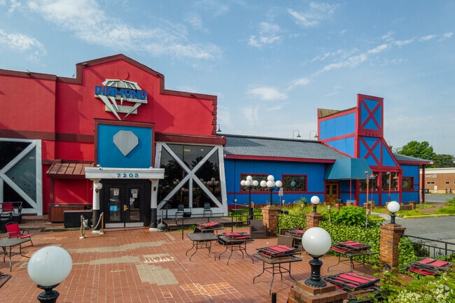 Diamond Lounge is a local spot for late‑night bites in Annandale.