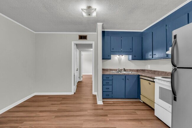 102 S Browder St unit 76, Columbus, MS 39702 - photo 6