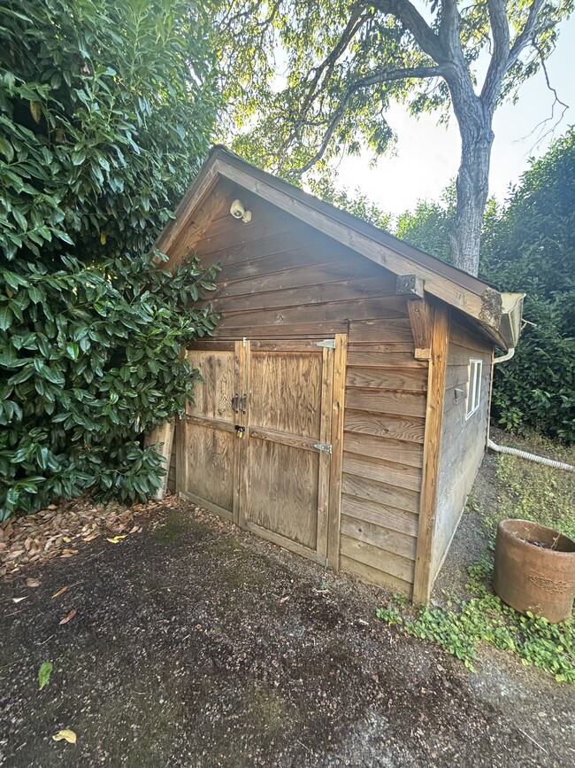8015 N John Ave unit Upper, Portland, OR 97203 - photo 3