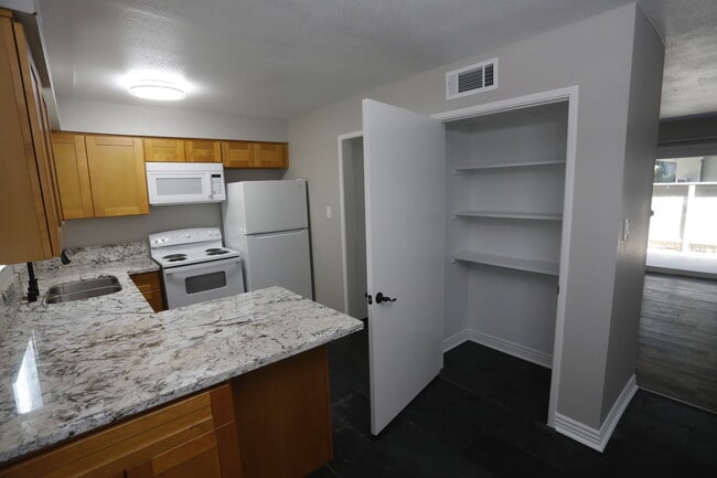 Gloria Apartments - 0220, Sacramento, CA 95831 - photo 5