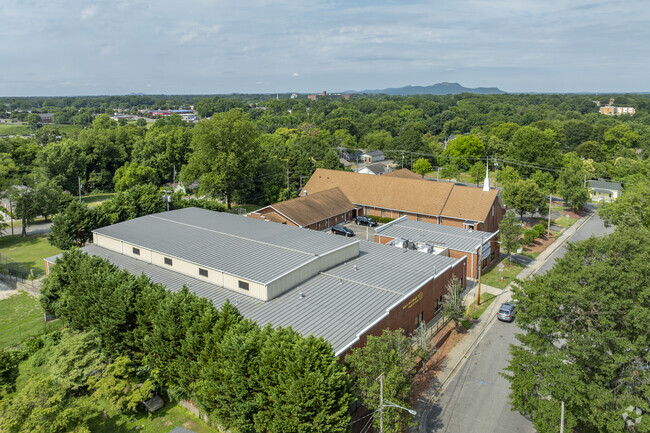 Ridgeview Charter School provides educational foundations for students of grades K-7.