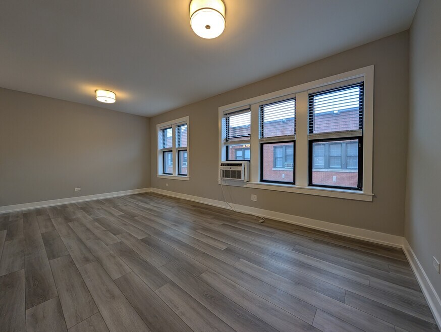 3943 N Janssen Ave unit 2, Chicago, IL 60613 - photo 1