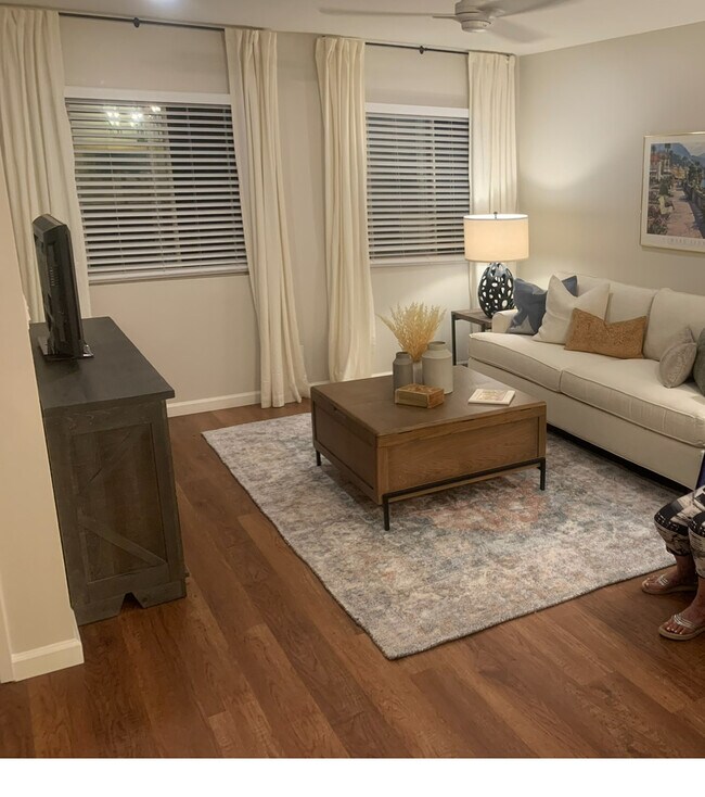 1676 Chalcedony St unit 4, San Diego, CA 92109 - photo 2