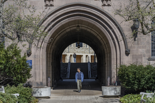 A few miles from Woodbridge is Yale University in New Haven.