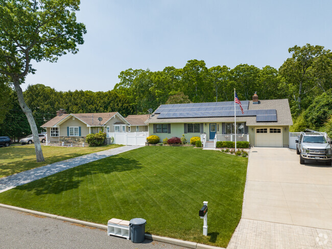 Ranch style homes with plenty of yard space in Moriches.