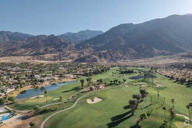 Find amazing greens and water features at The Indian Canyons Golf Resort.