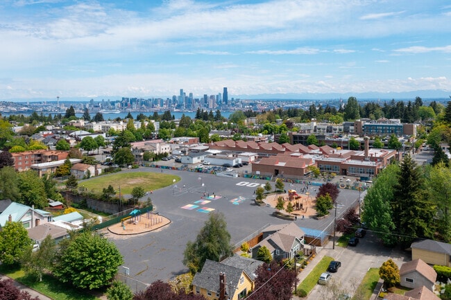 There is a student-teacher ratio of at 16:1 Lafayette Elementary School.