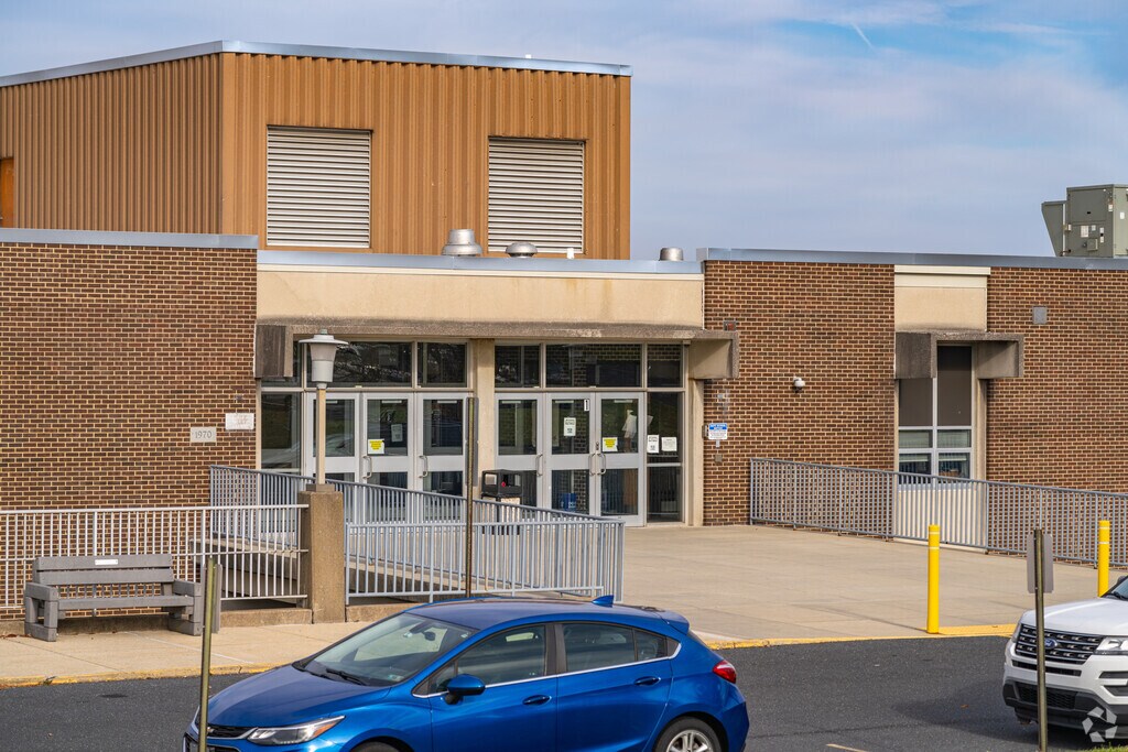 Northern Middle School has 761 students in grades 6-8.