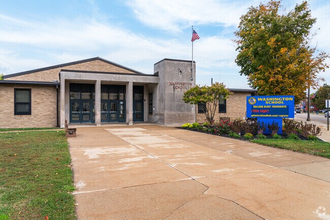 Washington Elementary School has 127 students with a student-teacher ratio of 14 to 1.