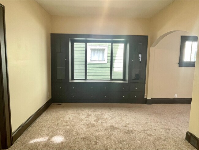 1022 Herberich Ave, Akron, OH 44301 - photo 5