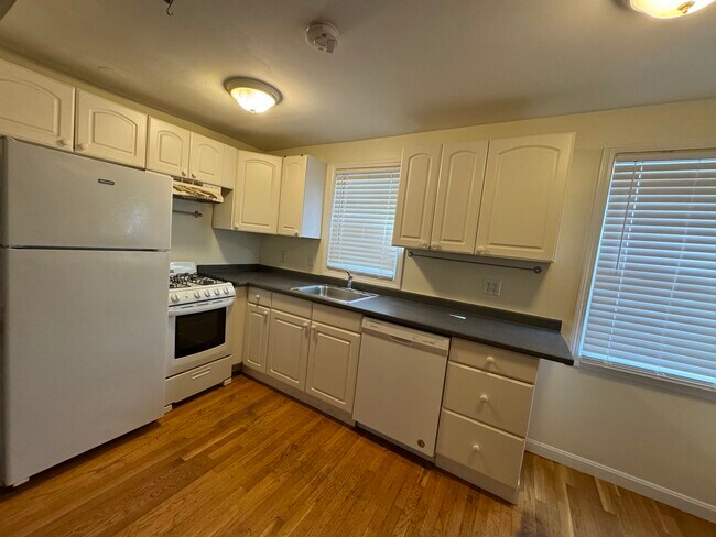 16 Alberta Terrace unit 3, Cambridge, MA 02140 - photo 2