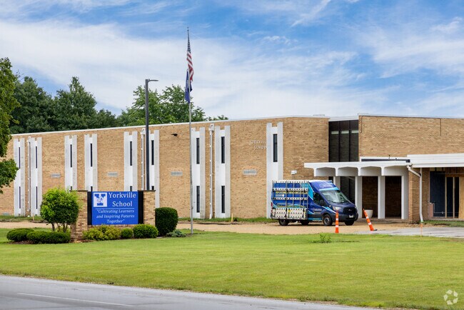Yorkville Elementary School serves K–8 students in Yorkville.