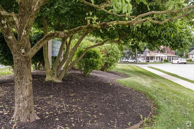 A campus filled with trees helps Scenic Hills Elementary School fit into its neighborhood.