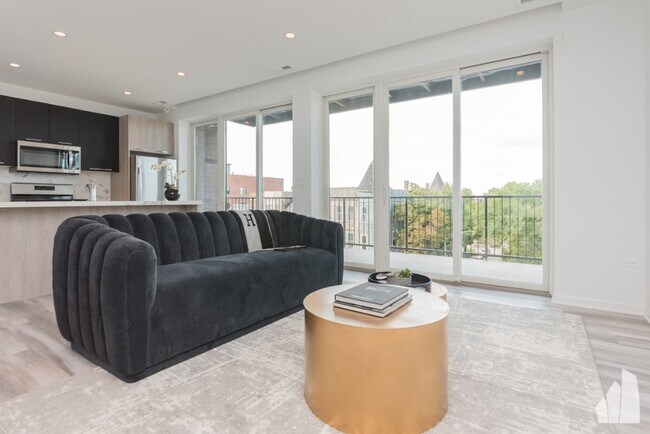 2534 W Fullerton Ave unit 503, Chicago, IL 60647 - photo 4