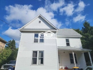 260 S Plum St, Ellsworth, WI 54011