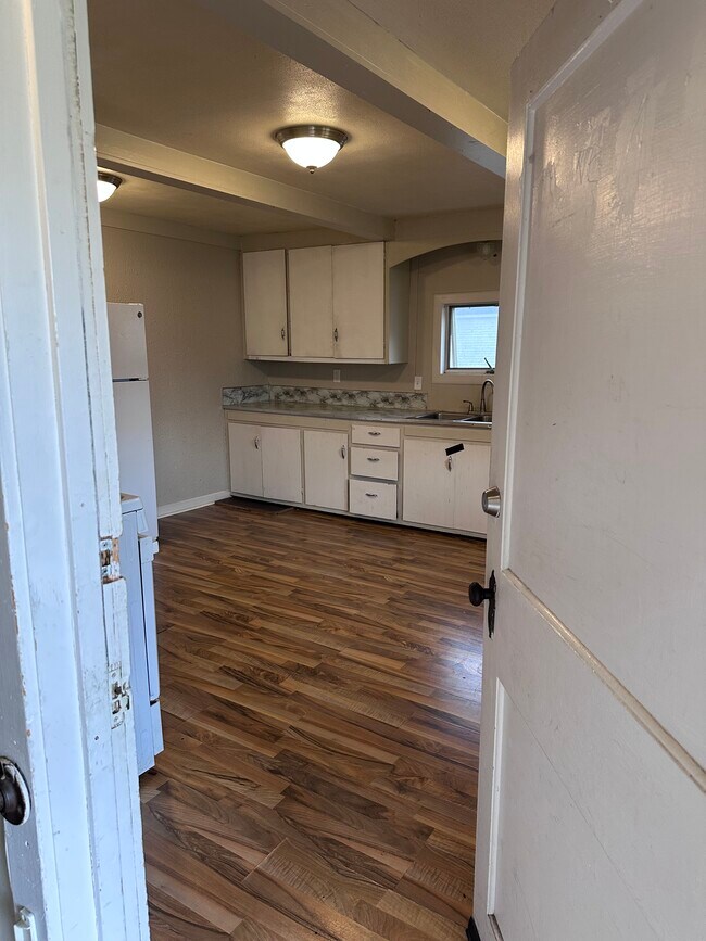 629 Park Ave unit Lower, Wausau, WI 54403 - photo 5