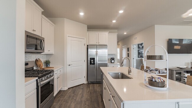 1506 Dresden Dr, Breinigsville, PA 18031 - photo 4