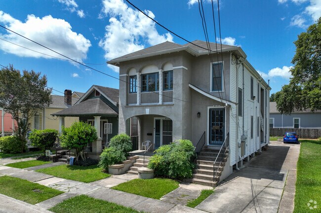 Large, two-story homes in Leonidas offer ample parking.
