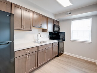 305 37th St SE, Washington, DC 20019