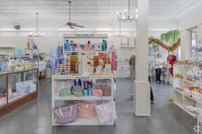 There are several locally owned shops and restaurants in Downtown Hartselle Alabama, including The Robin's Nest.