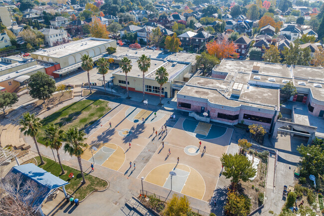 Willard Middle School is a large spacious school in Alameda County.