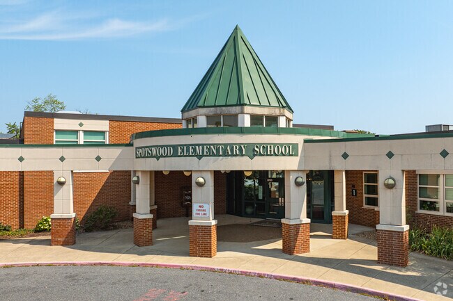 Spotswood Elementary School has 448 students in grades PK-5.