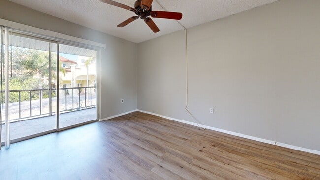 3135 Shady Dell Ln unit 205, Melbourne, FL 32935 - photo 2