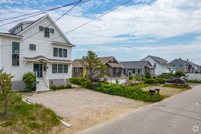 Adorable homes are found along Oceanside Drive in Kinney. Shores.
