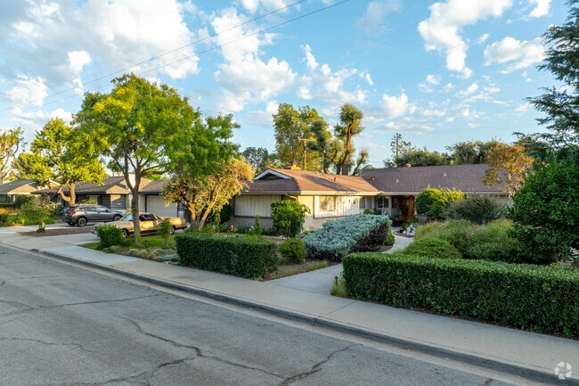 Manicured lawns and unique homes line the residential streets of Sumner.